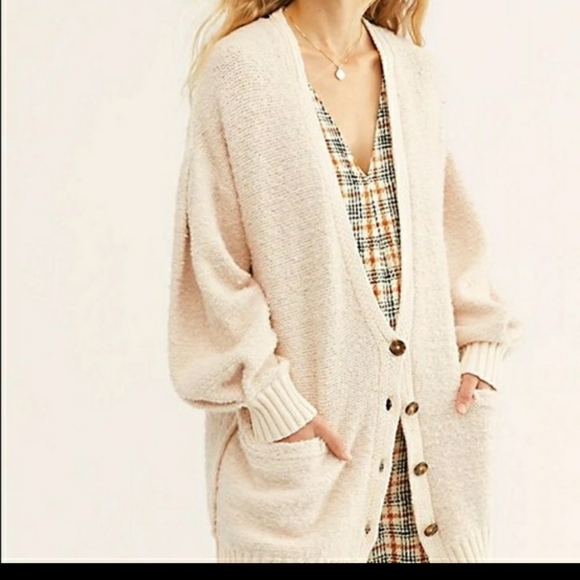 SOLD! Free People Oversized Cardigan size Medium - Picture 2 of 13